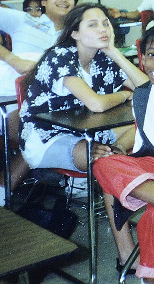 Angelina Jolie in Beverly Hills High School, circa 1989.jpg