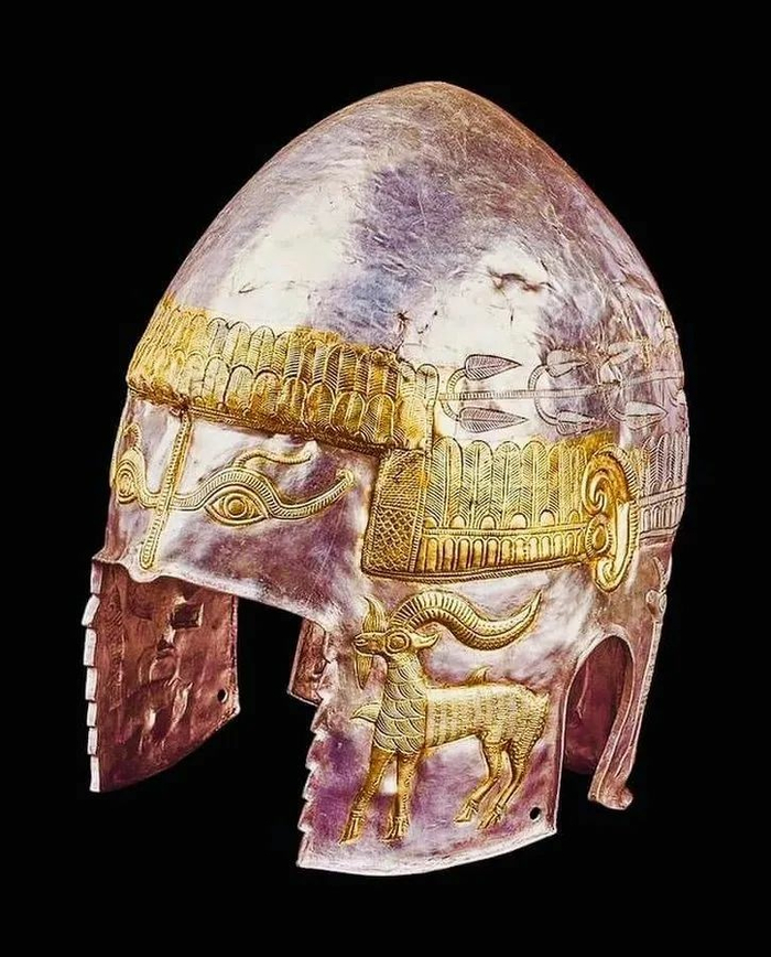 Silver helmet found in Peretu, Romania. Dated between 325-275 BC.jpg