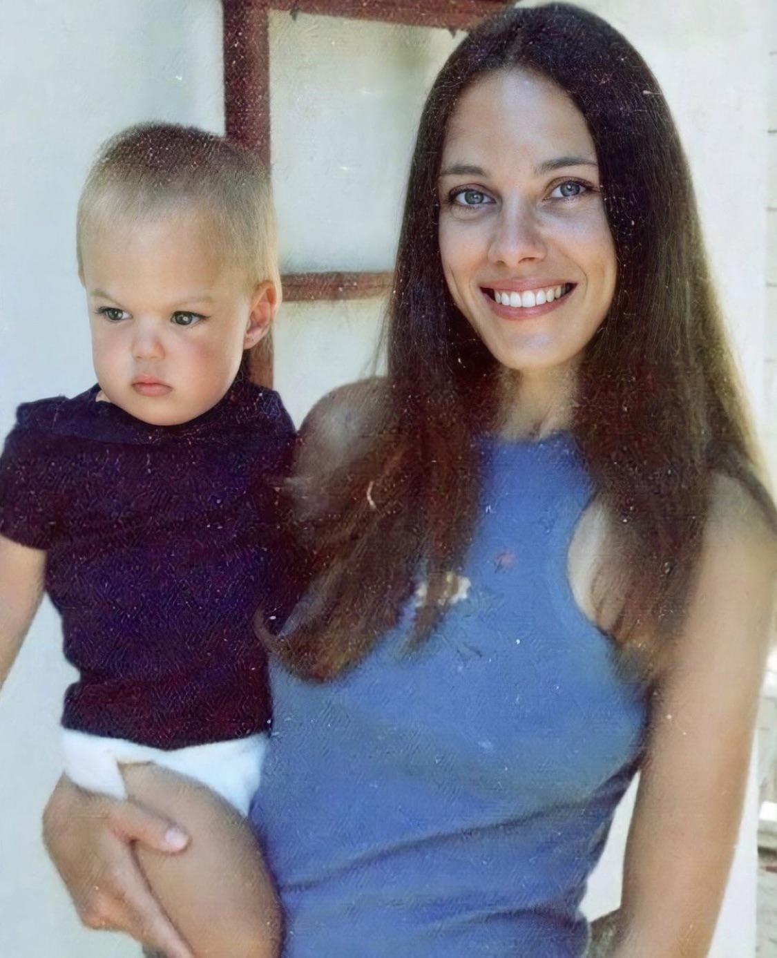 Marcheline Bertrand and her daughter Angelina Jolie in 1976.jpg