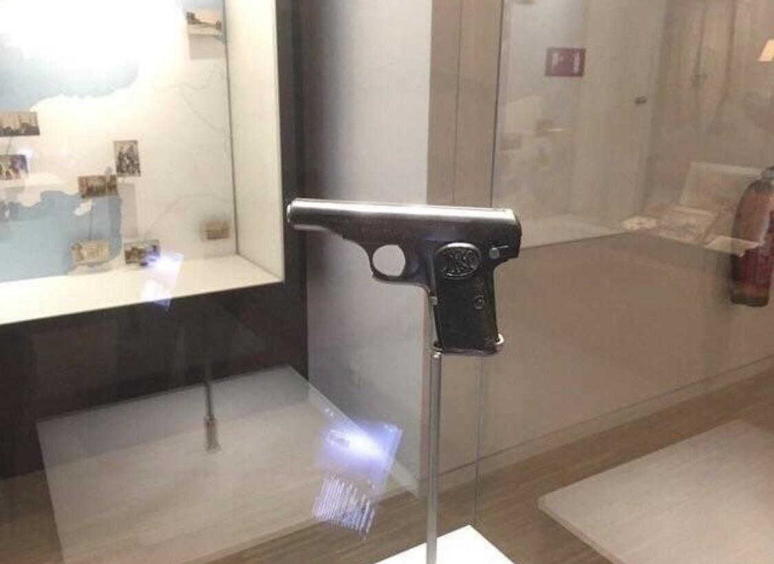 The pistol that shot and killed Archduke Franz Ferdinand in 1914 sparking World War I.jpg