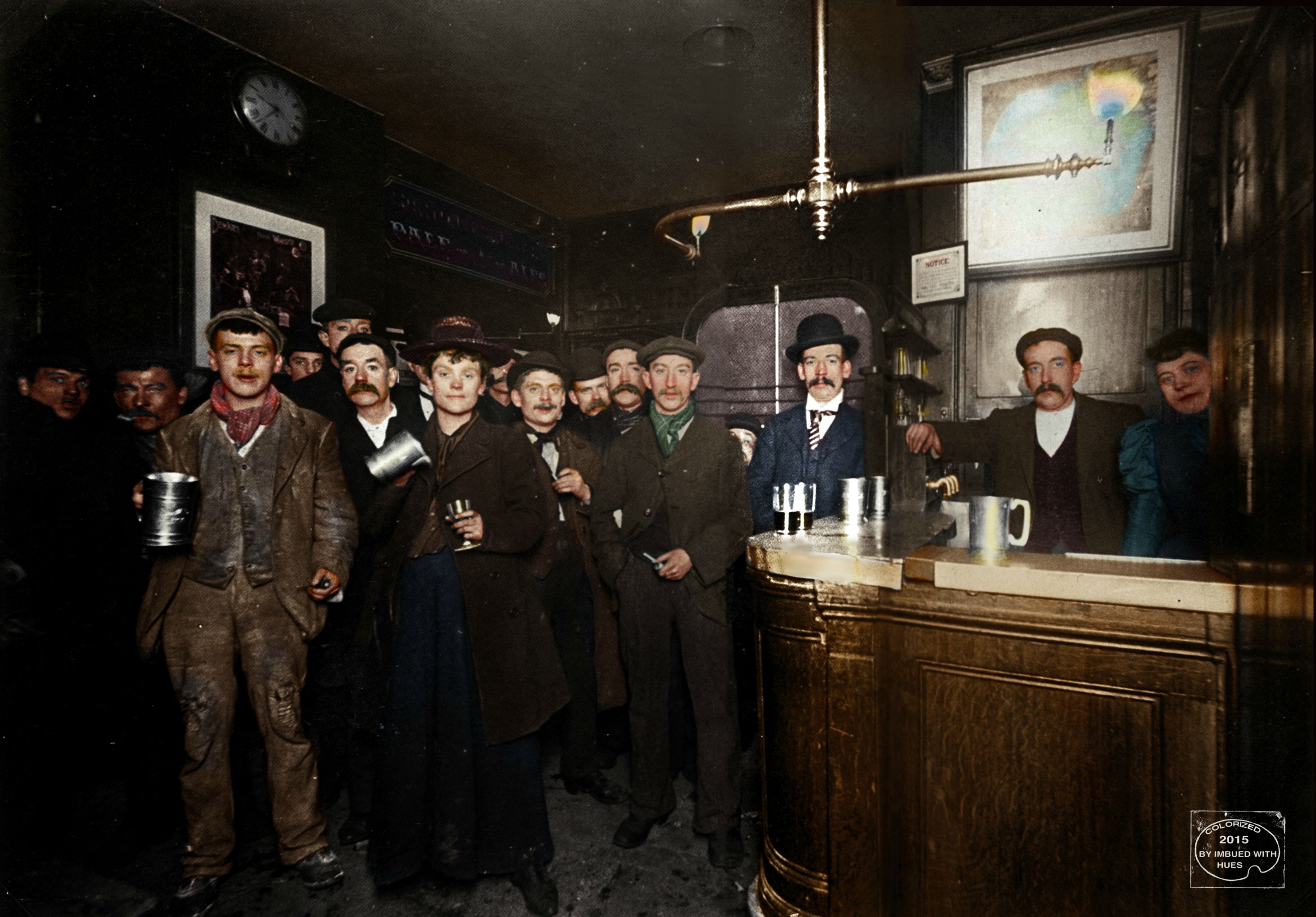 London pub, 1899. Colourised.jpg