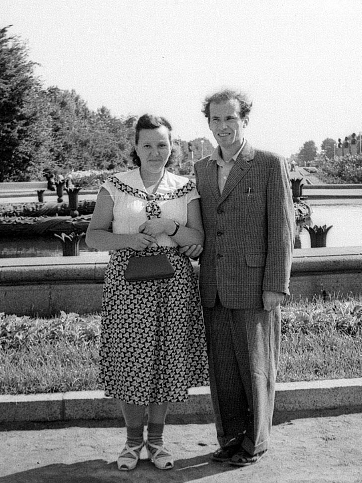 (USSR, Leningrad, 1955) My grandma Tonya and her brother, my grand-uncle Nikolai, a year after he'd been released from Gulag after Stalin's death.jpg