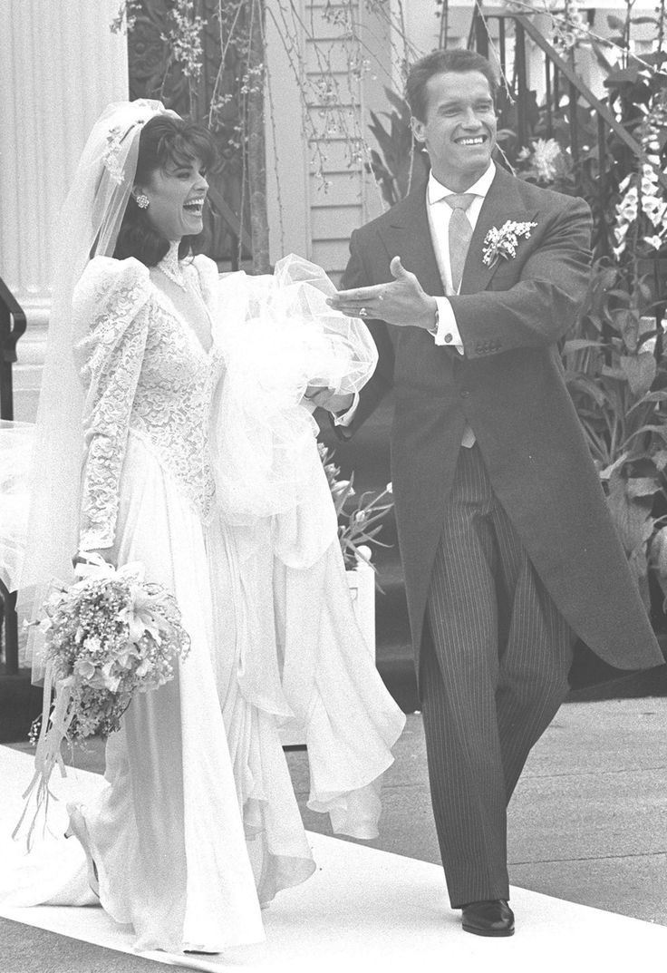 1986 Maria Shriver & Arnold Schwarzenegger wedding day.jpg