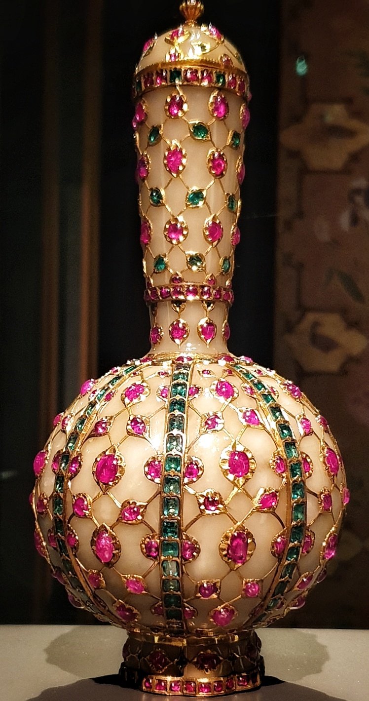 The Clive Flask, a 17th century Mughal jade and gold flask decorated with emeralds and rubies. Sold at christie's in 2004, now on display at the Museum of Islamic Art in Doha, Qatar.jpg