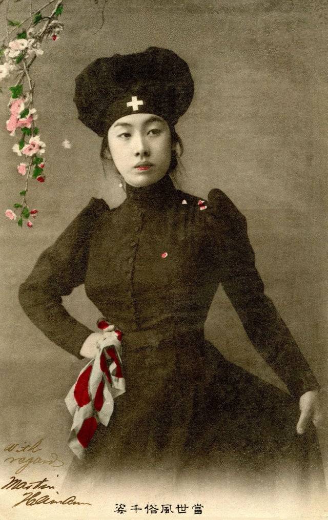 1905 A Japanese nurse during the Russo-Japanese War, hand-colored postcard.jpg