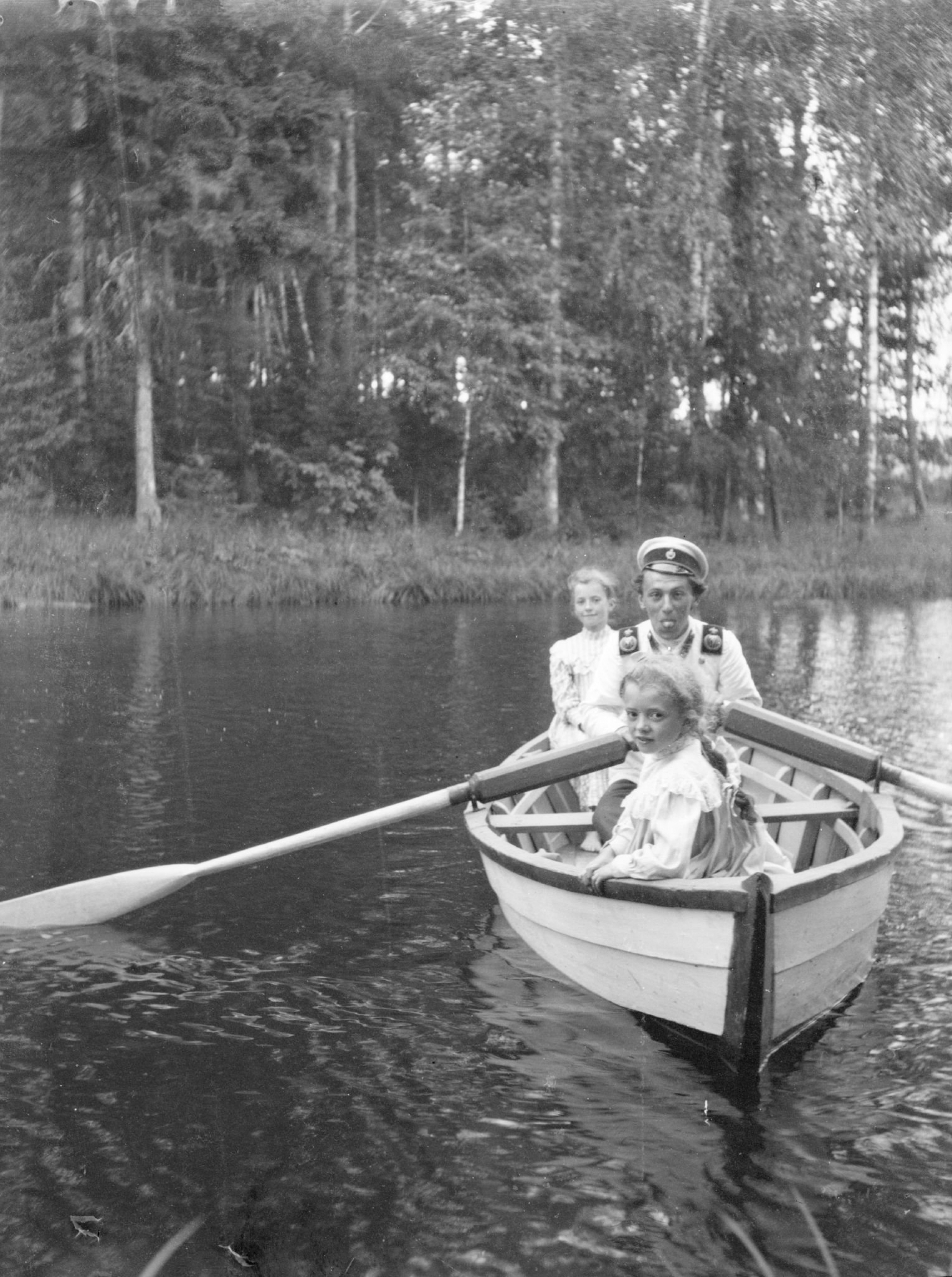 Boat ride. Russian Empire, 1900s.jpg