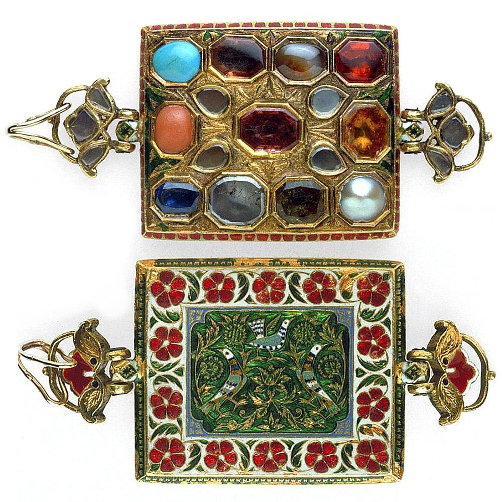 Gold armband with gems inlaid on both sides. India, 1780-1820.jpg