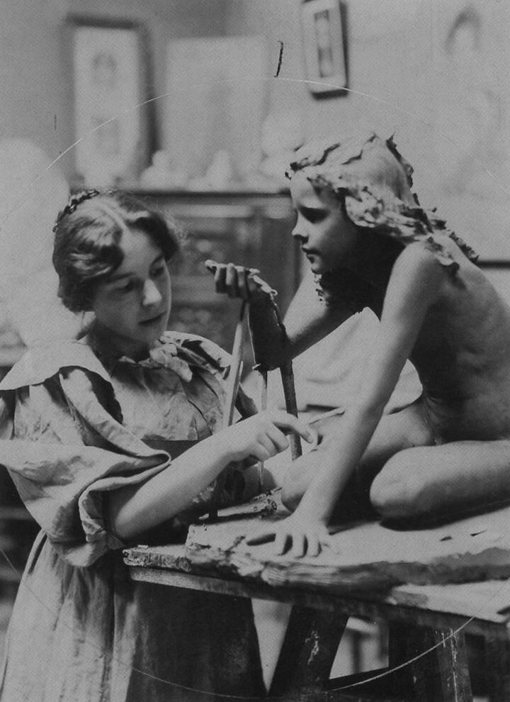 Bessie Potter Vonnoh working on Water Lily (1913).jpg