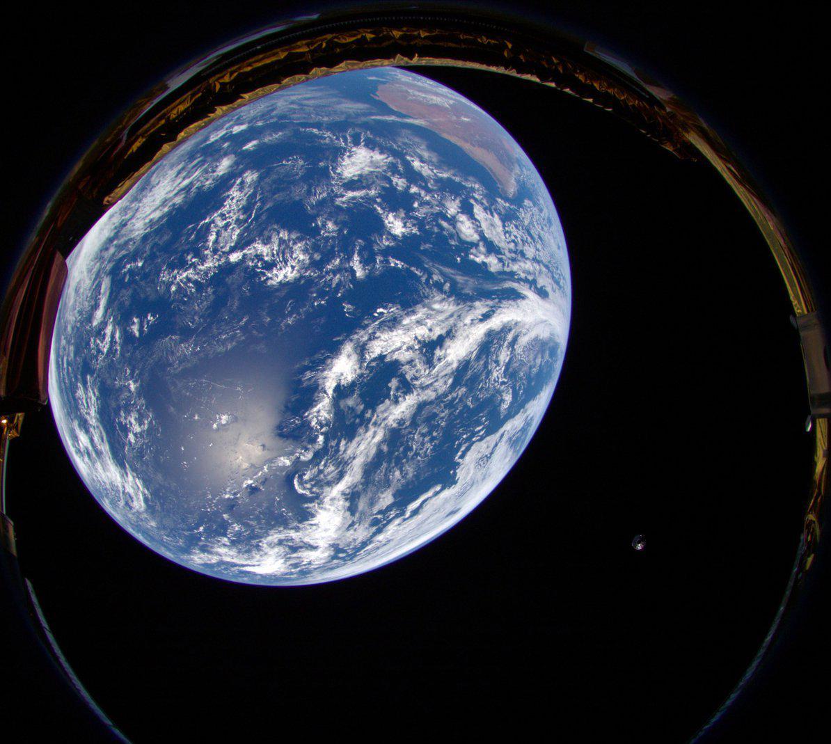 Photo of earth from recently launched Hakuto-R on the way to the moon.jpg