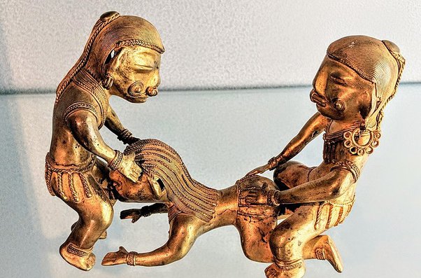 Mesoamerican (Tairona people) erotic figurine in tumbaga (gold-copper alloy), World Erotic Art Museum, Miami.jpg