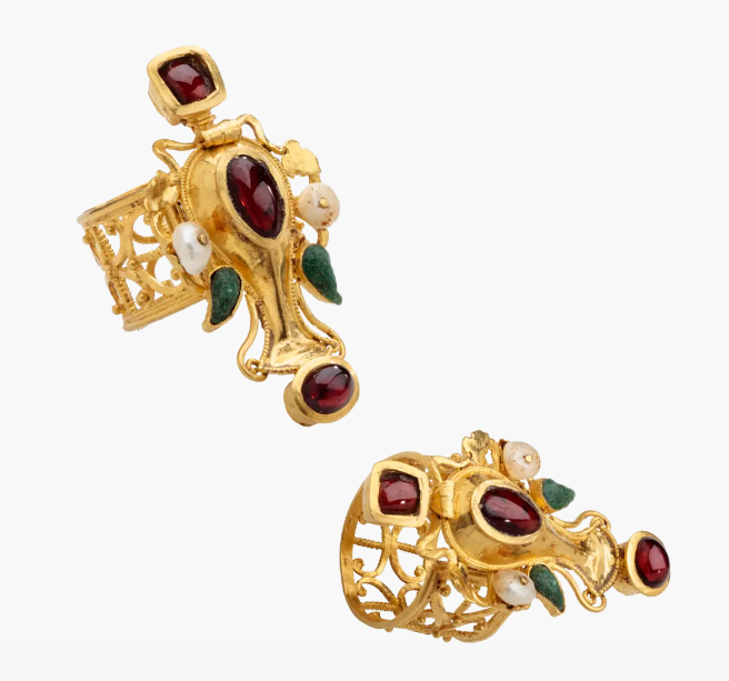 Gold ring with garnets, pearls, and green glass, Greece, 2nd-1st century BC.png