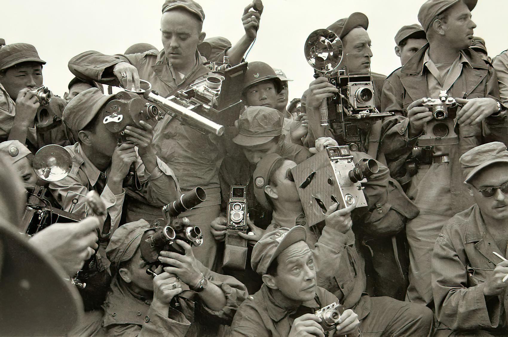 Photo journalists, Korea 1952 (Photographer Werner Bischof ).jpg