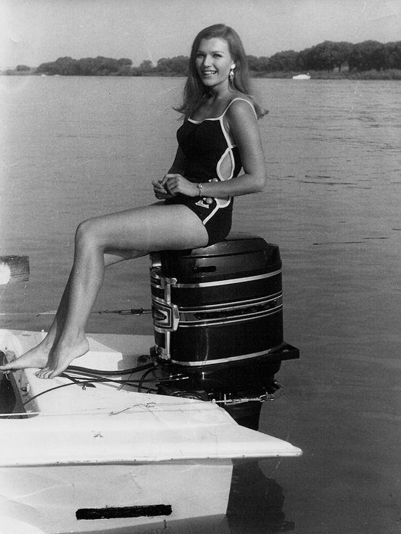 20 year-old Maye Musk, 1969. AKA the mother of Elon Musk.jpg
