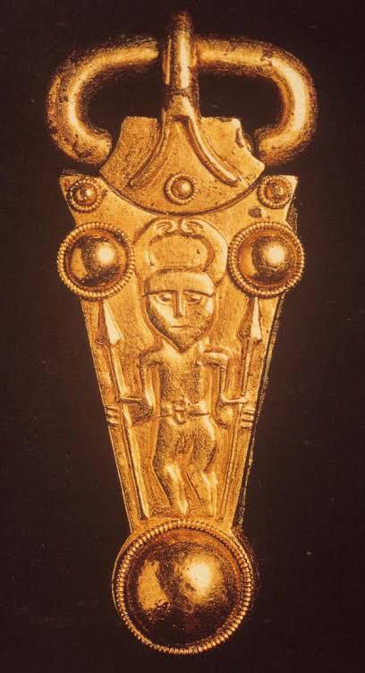 Finglesham belt buckle, a 7th century Anglo-Saxon belt buckle.jpg