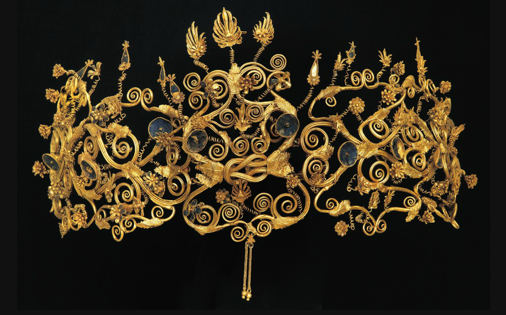 The golden diadem of the Scythian princess Meda, found in the tomb of Philip II of Macedon. Aigai, Macedonia, Greece. 4th century BC.png