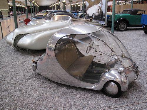 The Electrical Egg Paul Arzens (1942). Futuristic egg-shaped car with an electrical motor.jpg