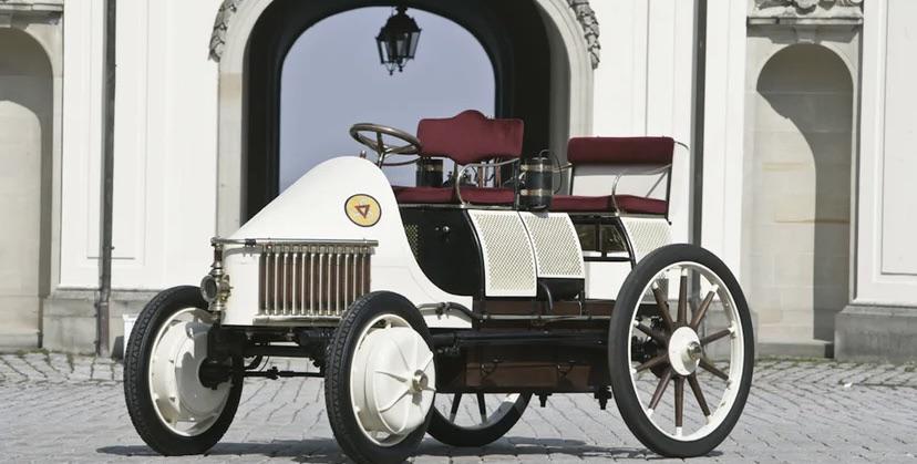 The World’s First Hybrid Car — Ferdinand Porsche’s 1901 Semper Vivus.jpg