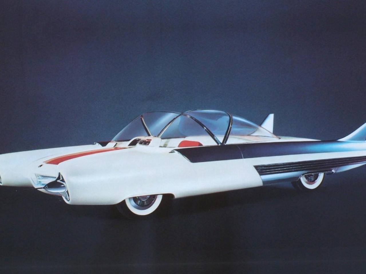 The Ford FX-Atmos, concept car built by Ford for the 1954 Chicago Auto Show. It was considered for using a Nuclear power plant to power it.jpg