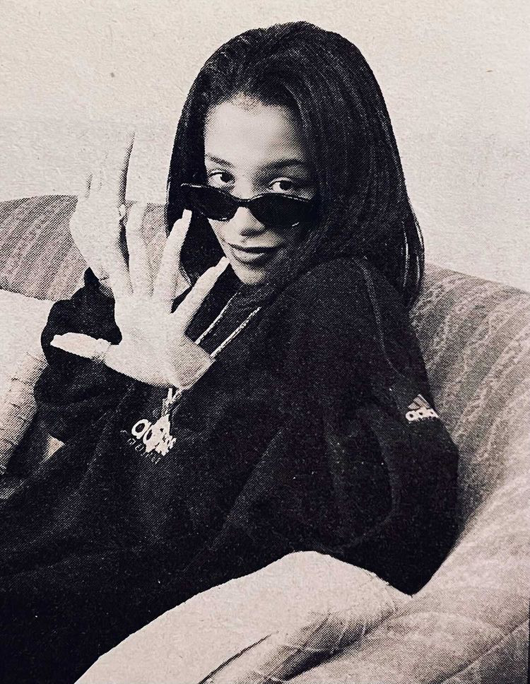 Aaliyah doing that thing she does (1995).jpg