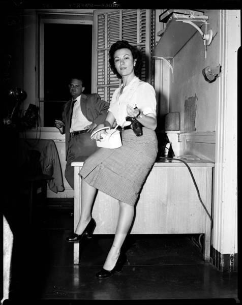 LAPD Policewoman Florence Coberly, preparing for undercover work as a lure for rapists in Los Angeles in 1952.jpg