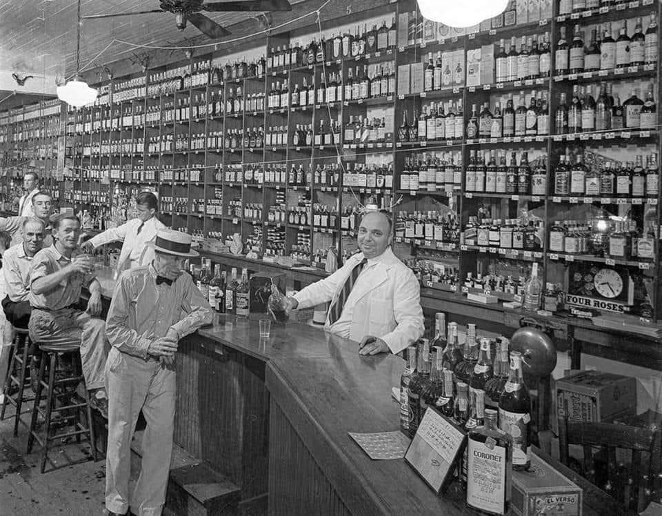 A peek inside Andy’s Bar & Liquor Store in Homestead, Miami-Dade County, Florida in 1939.jpg
