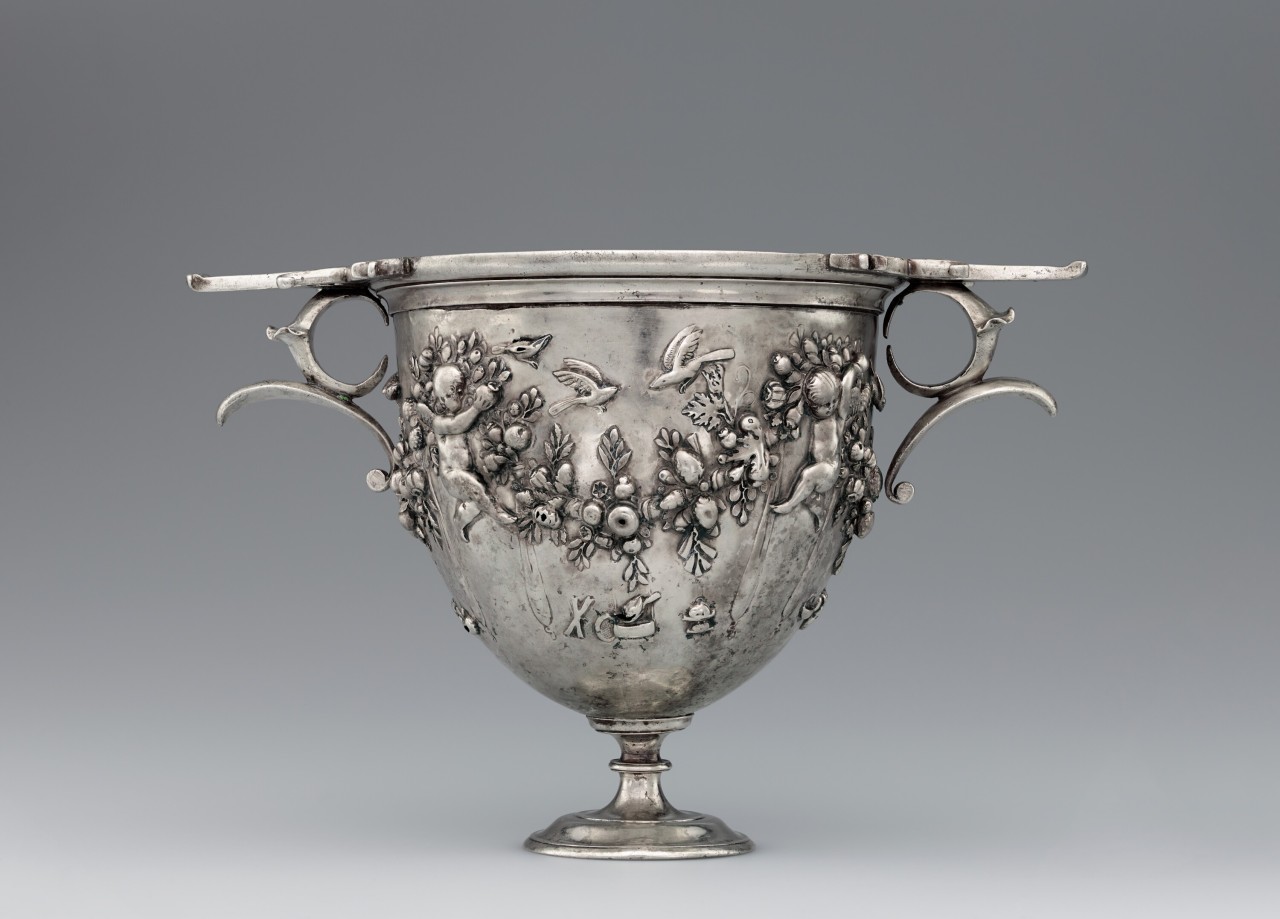 Silver skyphos, Roman, 50-25 BC, from the J. Paul Getty Museum.jpg