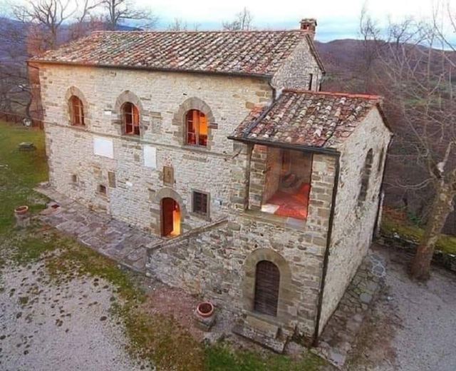 In this house of Caprese (Arezzo, Tuscany), Michelangelo Buonarroti was born on March 6, 1475, part of a bigger complex named Palazzo di Podestà or Palace of the Mayor.jpg