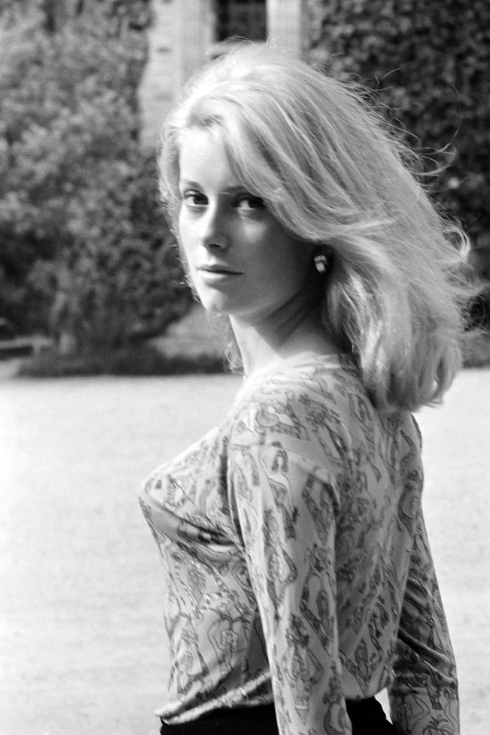 Catherine Deneuve in Cherbourg 1963.jpg