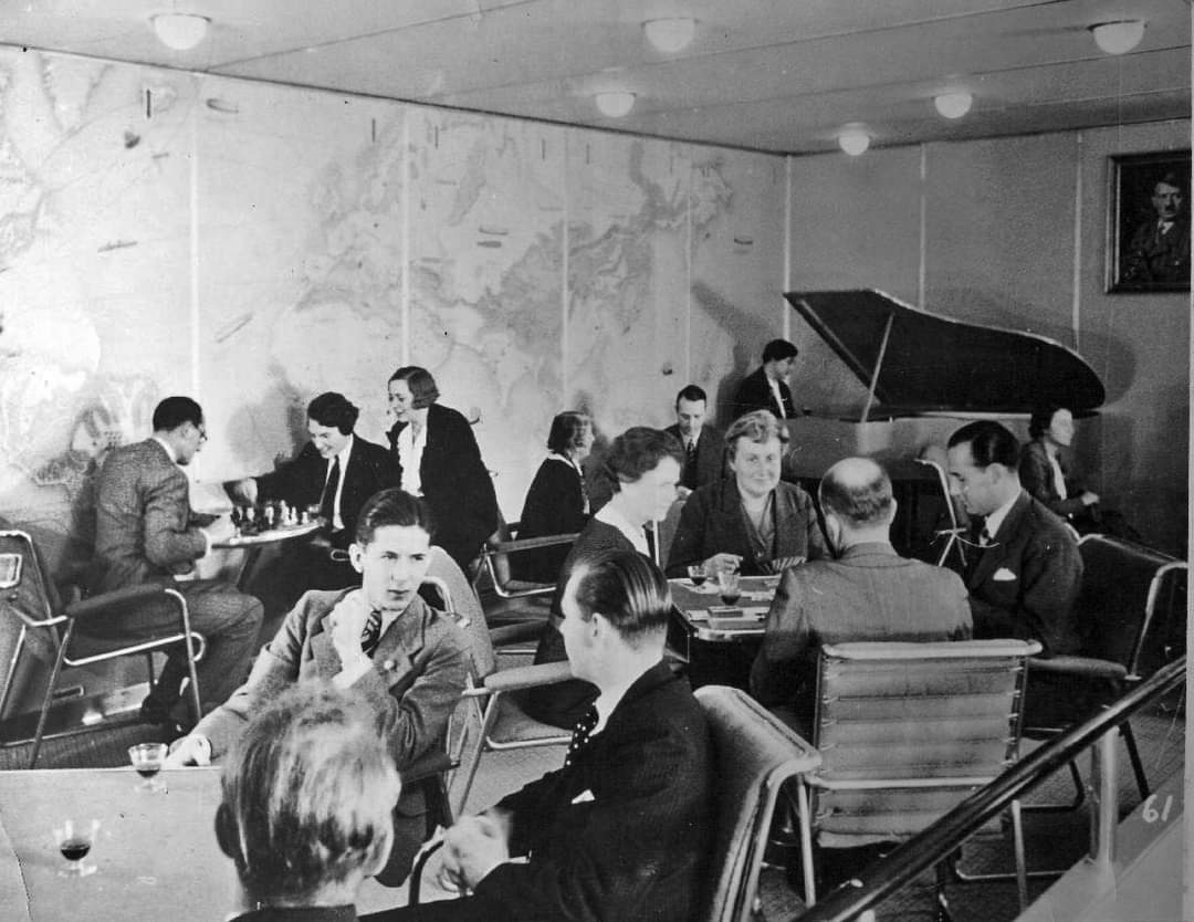 Piano lounge on the Hindenburg, 1930s.jpg