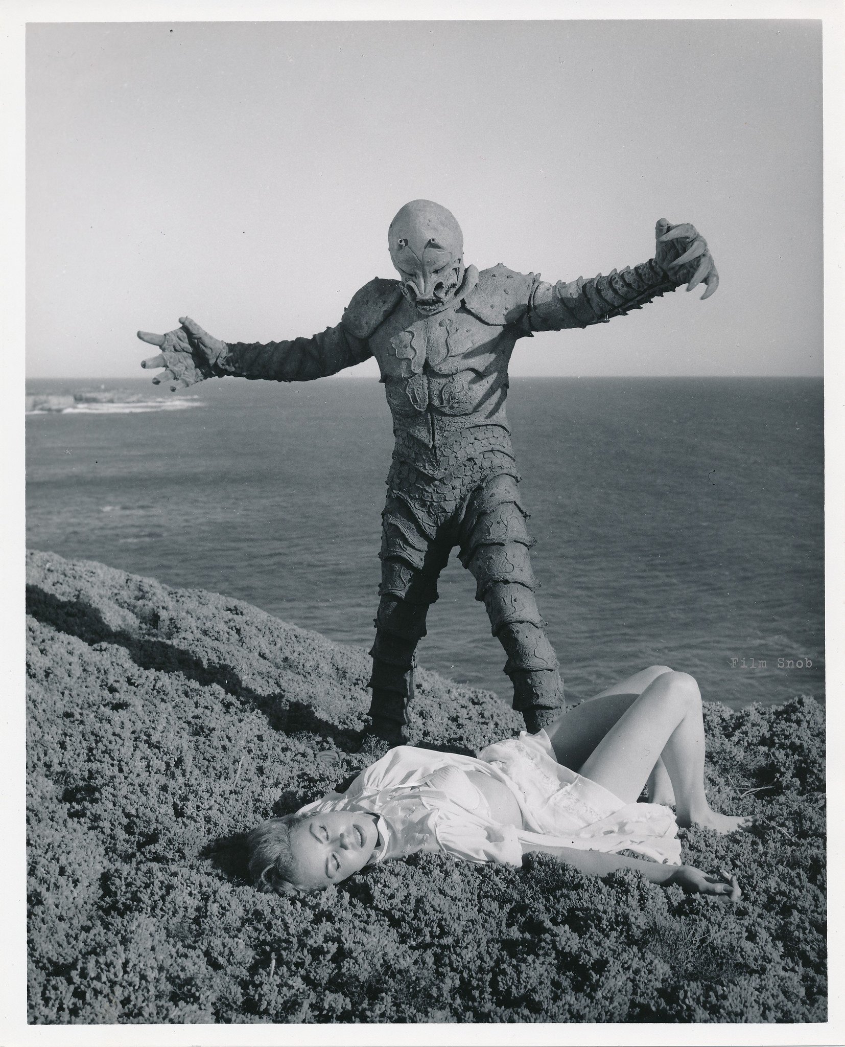 Jeanne Carmen and Pete Dunn. The Monster of Piedras Blancas (1959).jpeg