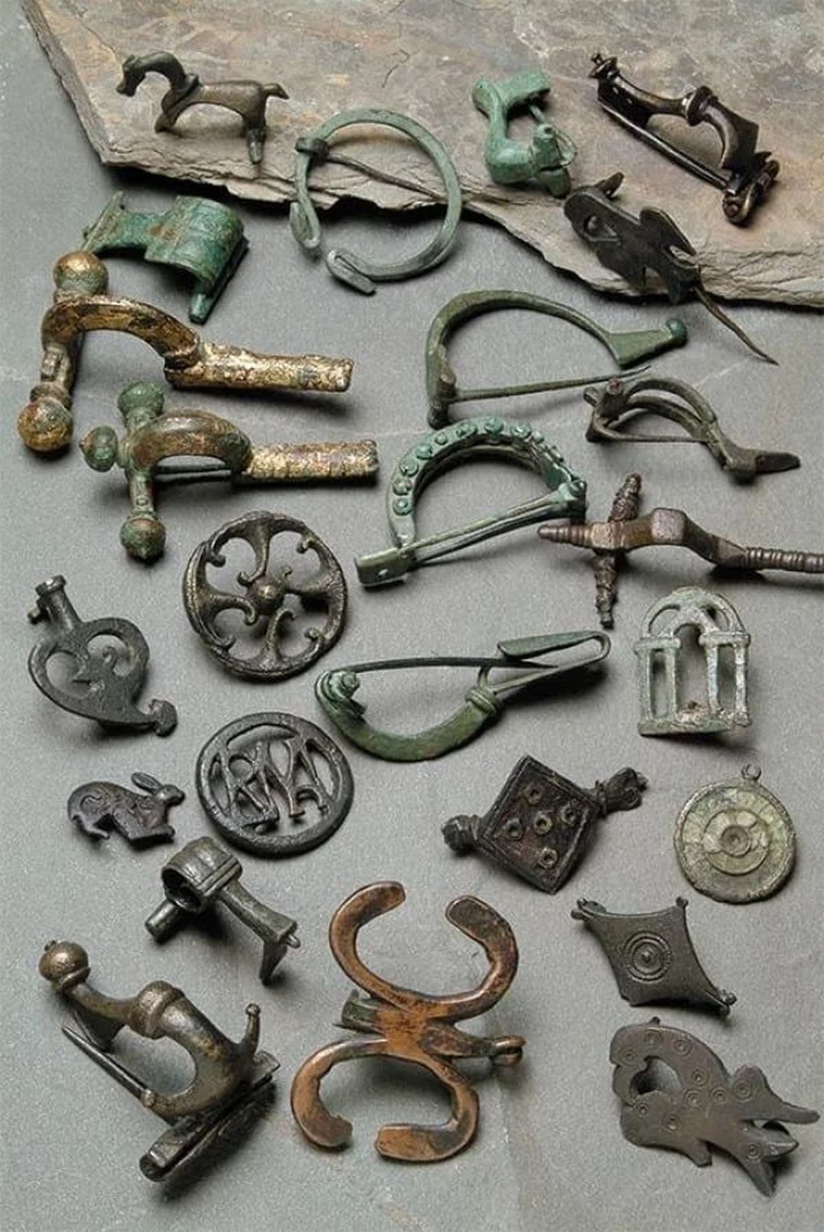 Roman or barbarian finds from Belgrade. Dated to I-VI century CE. The objects are brooches. Those can be seen at the City Museum in Belgrade (Serbia).jpg