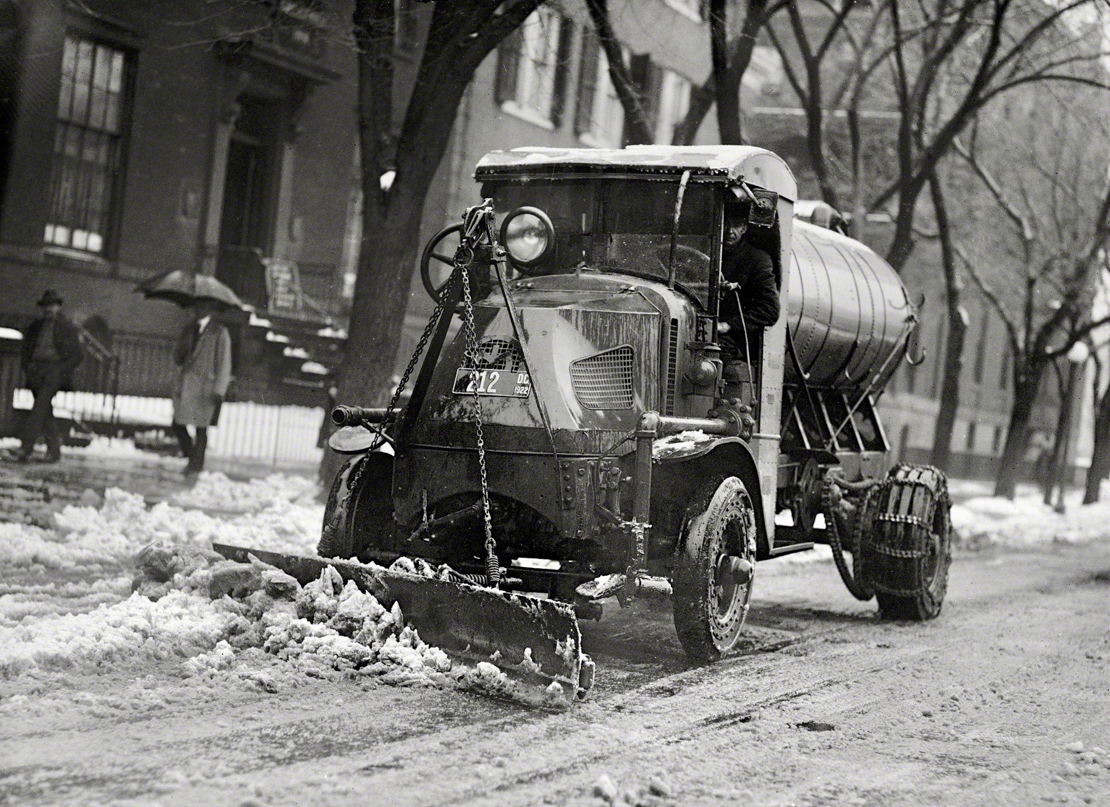 Snow Removal - 1922 - Washington DC.jpg