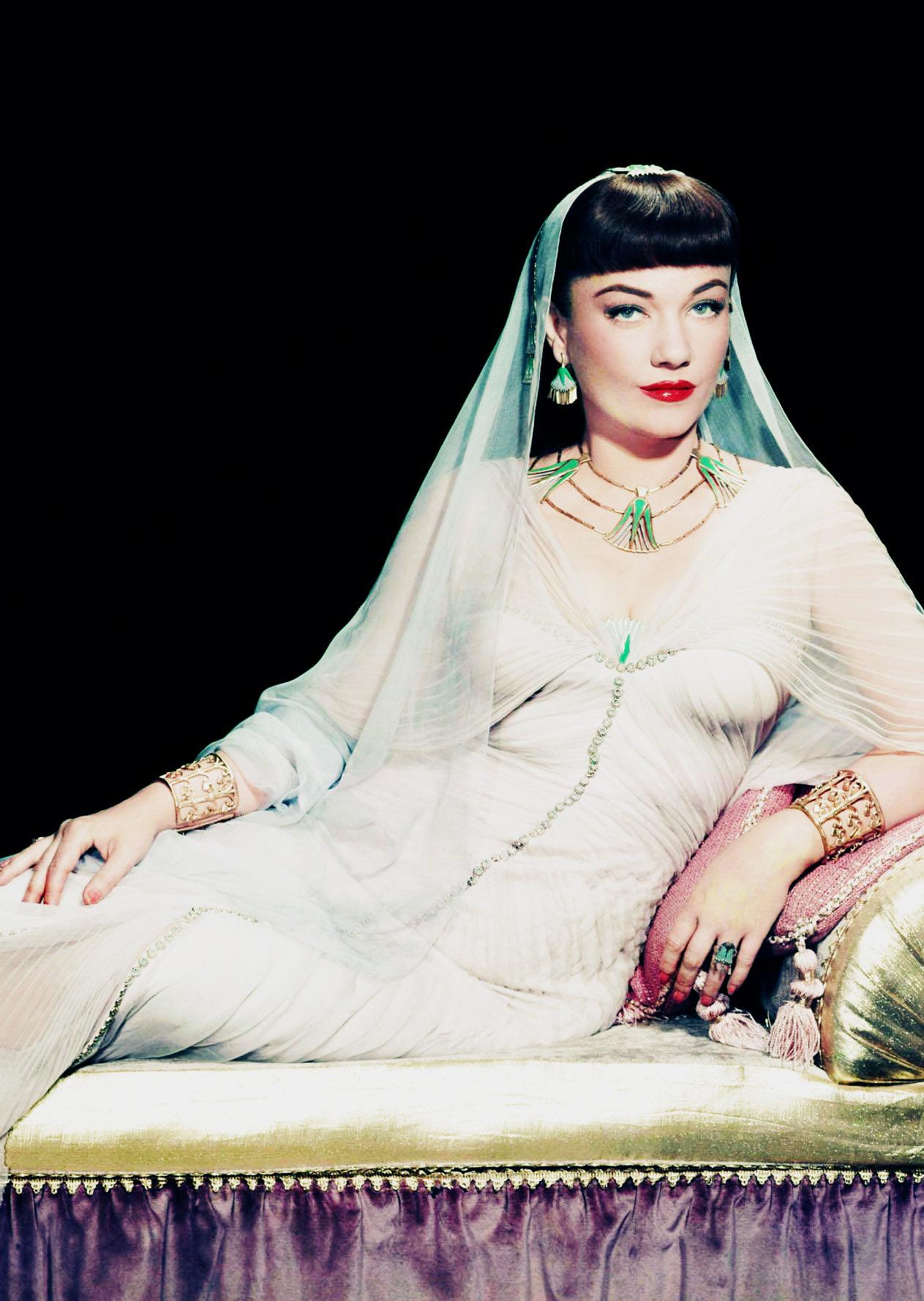 Anne Baxter (The Ten Commandments, 1956).jpg