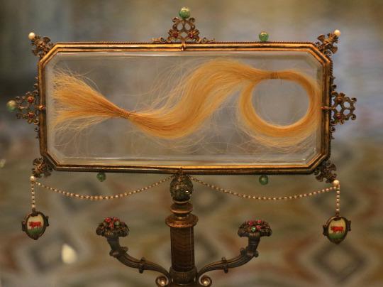 A lock of Lucrezia Borgia's hair (1480-1519), now at the Pinacoteca Ambrosiana, Milan, Italy.jpg