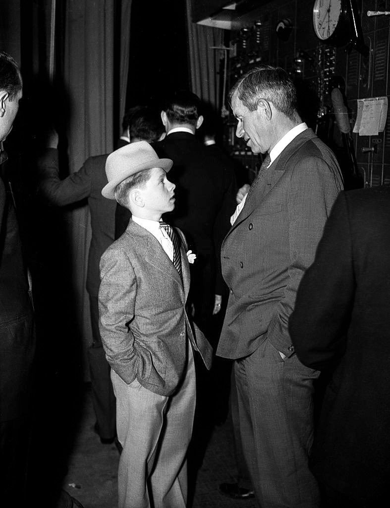 Mickey Rooney and Will Rogers at the Pantages Theater in Los Angeles, 1935.jpg