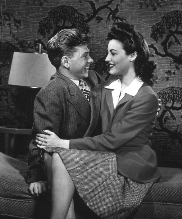 Mickey and Ava Gardner Rooney on their wedding, January 1942.jpg