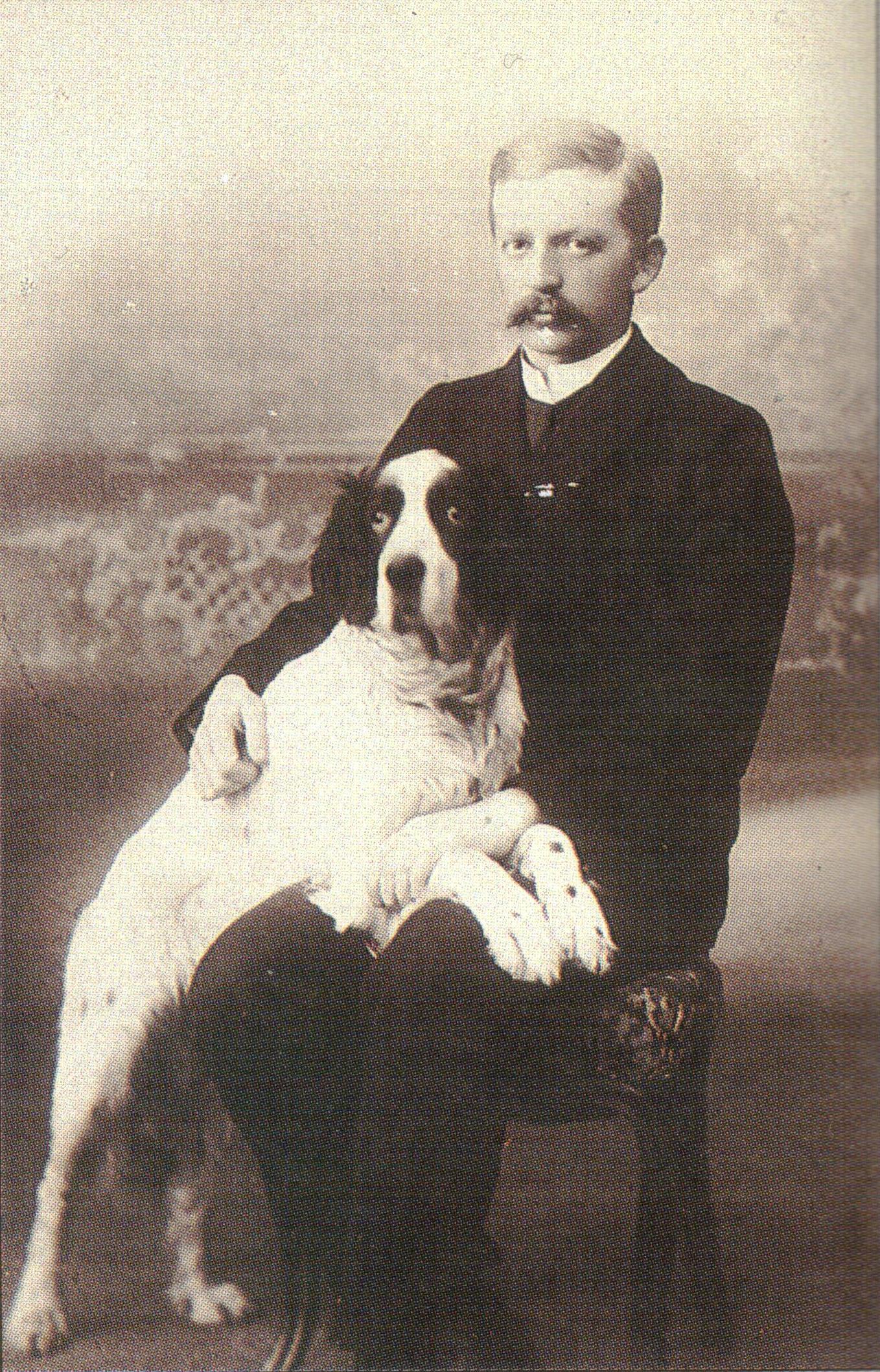 Eugen Schauman with his hunting dog Lucas. 1901—1904.jpg