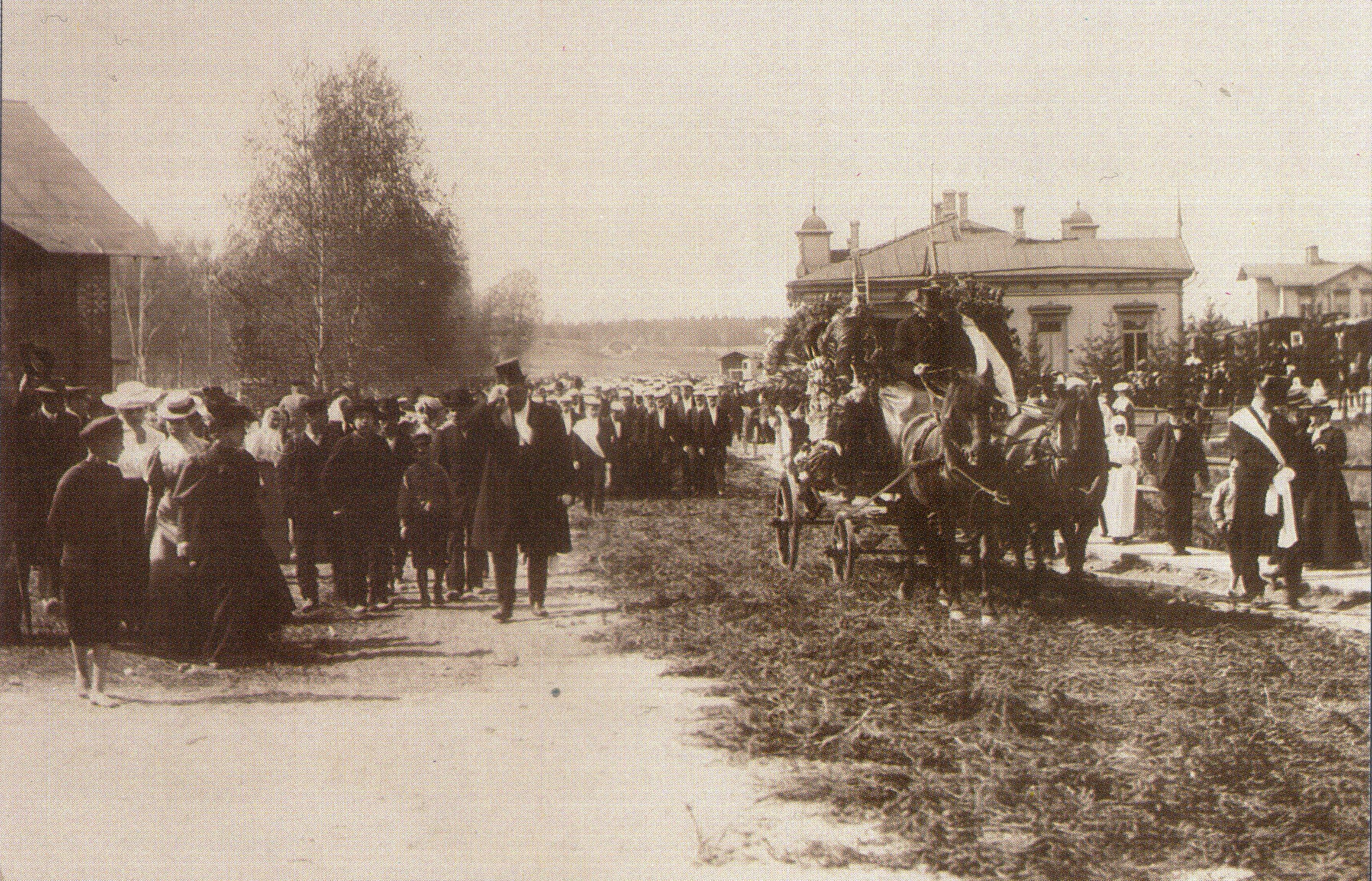 Eugen Schauman's reburial in Porvoossa, May 1906.jpg