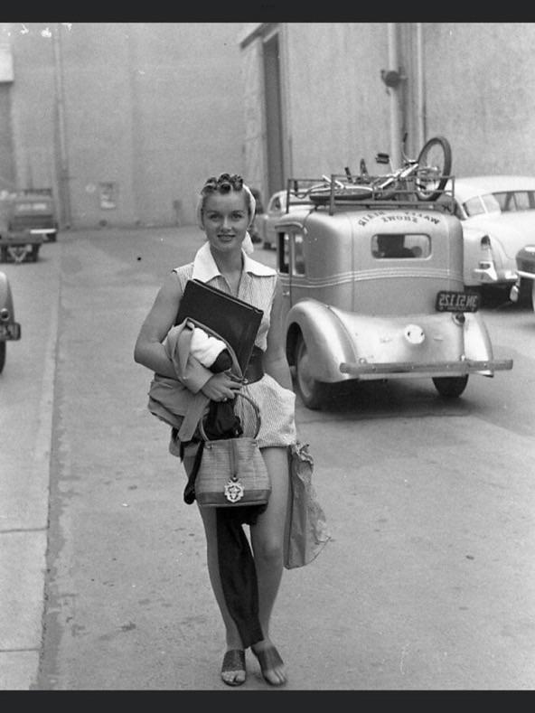 Debbie Reynolds’ first day at Warner Bros lot, 1948.jpg