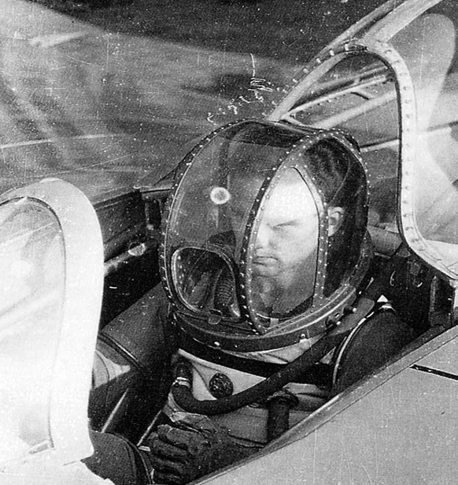 Pre-1950s pressure suits (early spacesuits).jpg