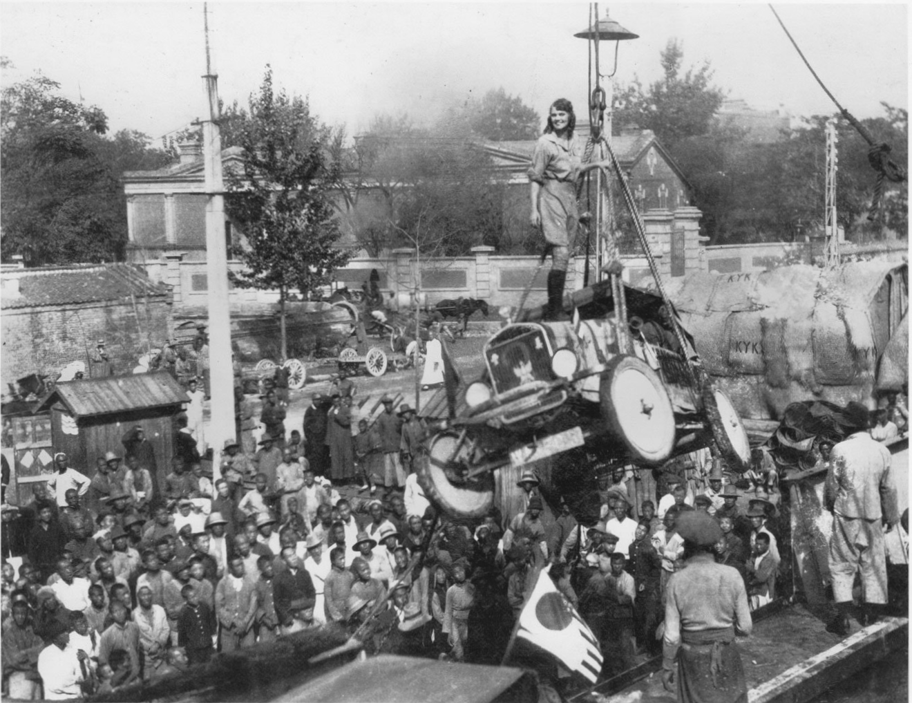 Aloha Wanderwell who In the 1920s, while still a teenager, traveled 380,000 miles across 80 countries, becoming the first woman to circumnavigate the globe in a Ford 1918 Model T.png