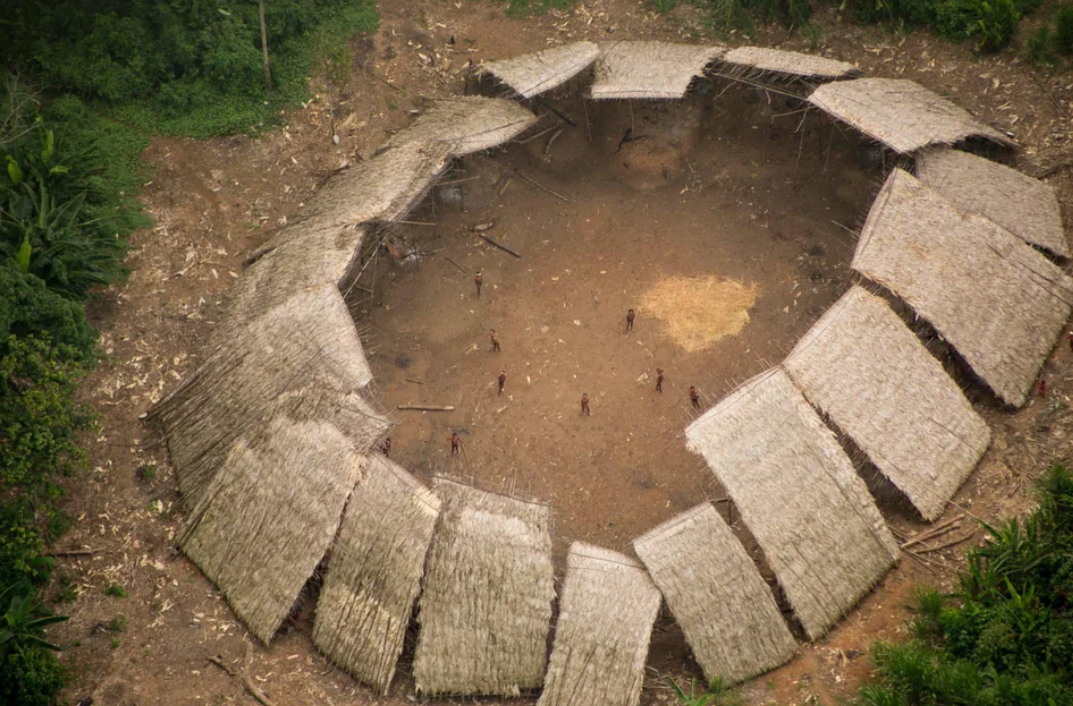 Aerial Picture of an uncontacted Amazon Tribe.png