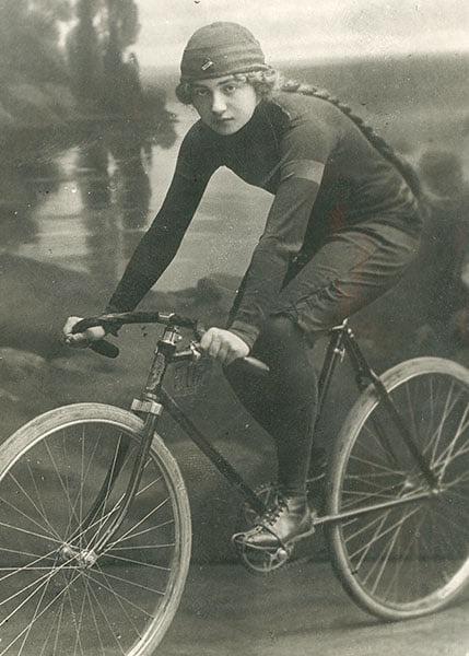 Russian cycling champion Nadezhda Kholodovich on an English Swift bike. 1912.jpg