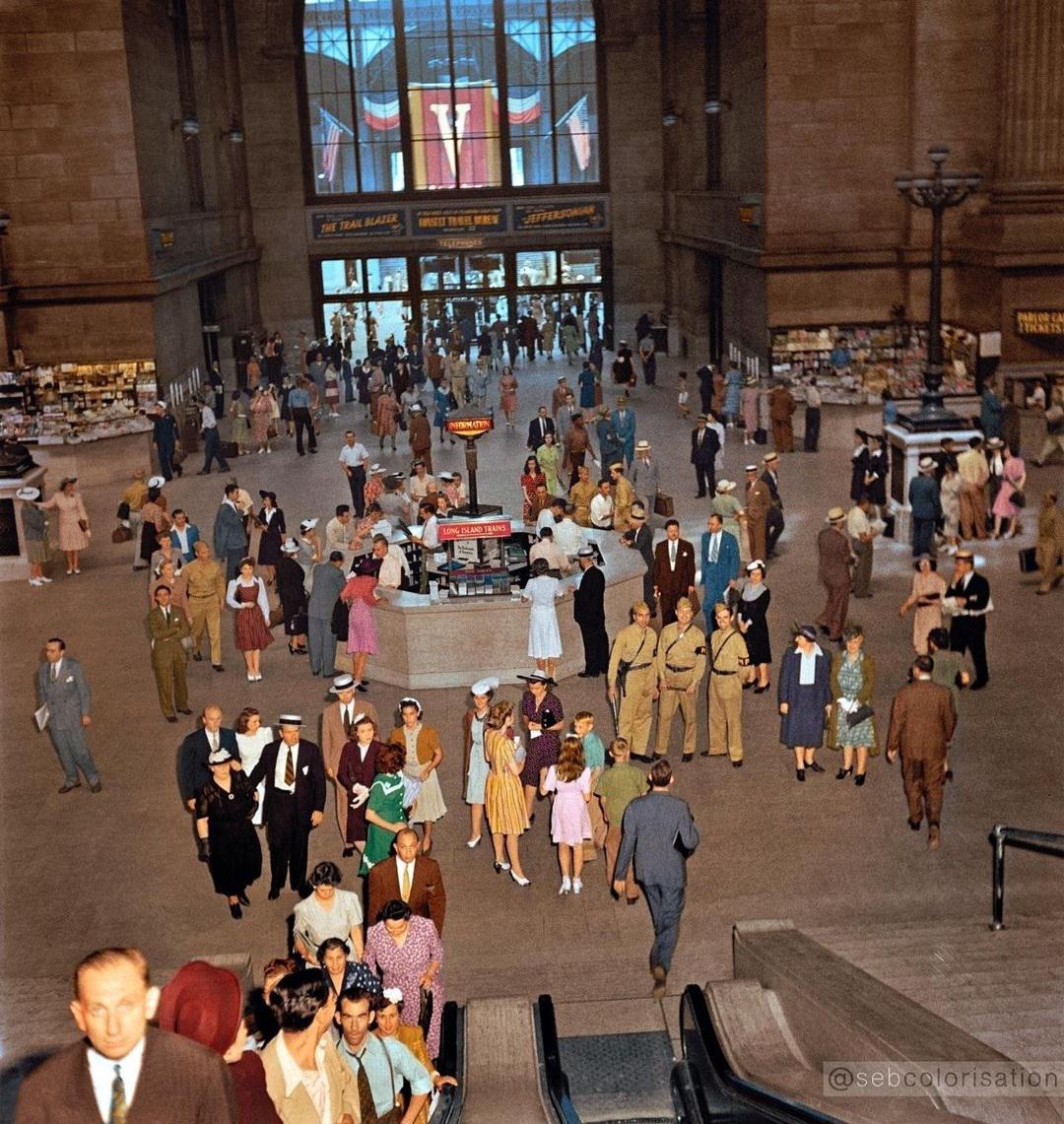 New York. Information booth and escalators at the Pennsylvania railroad station, 1942.jpg