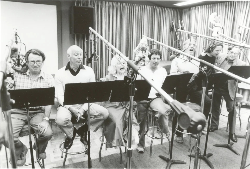 The original voice actors for The Smurfs recording their lines in 1985.JPG