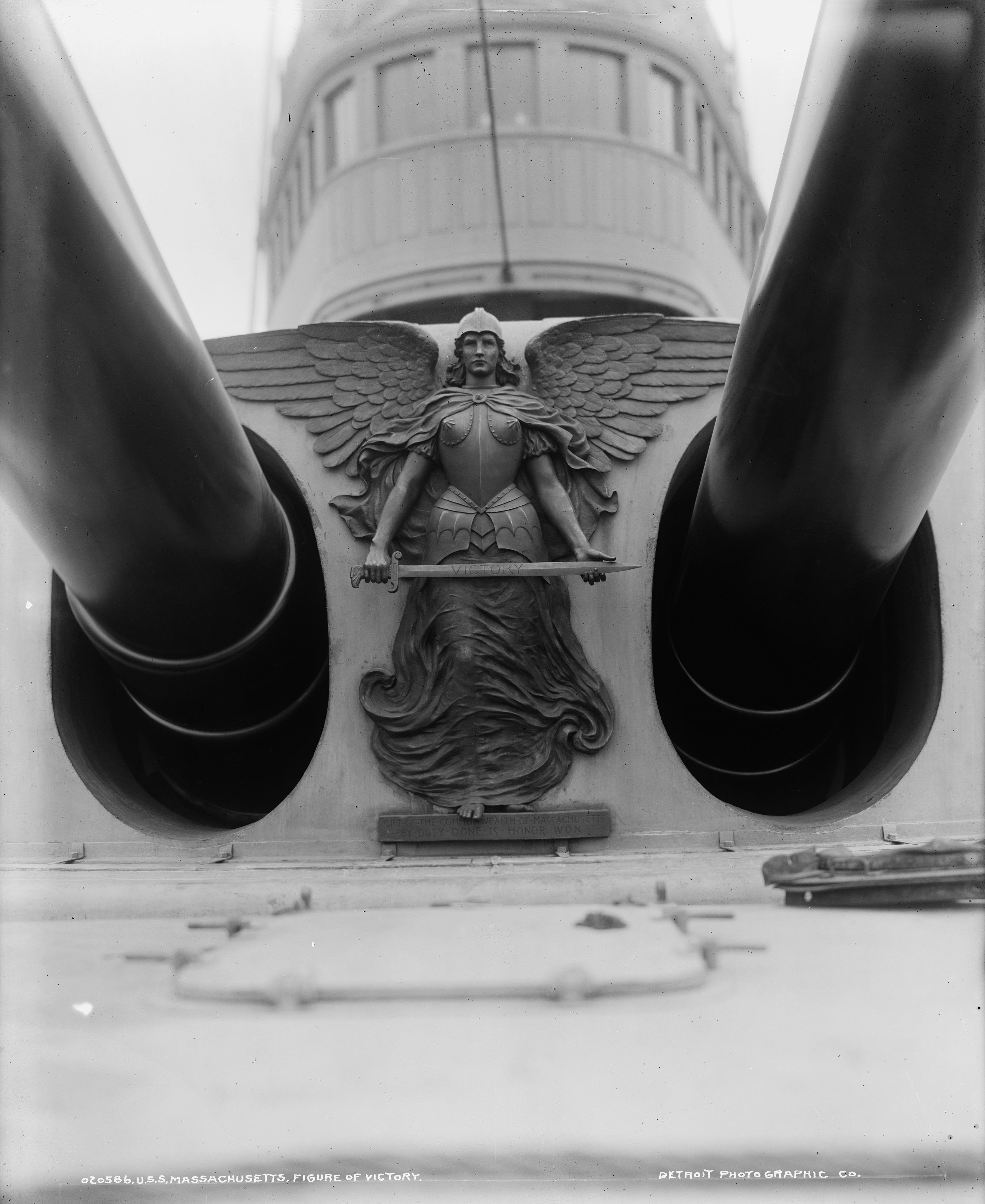 The Main Turret on the USS Massachusetts (1890) coined 'the worst battleship of all time'.jpg