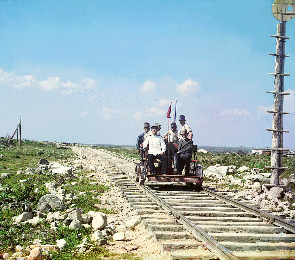 On the handcar outside Petrozavodsk on the Murmansk railway, 1915, color photo by Sergey Prokudin-Gorsky.jpg