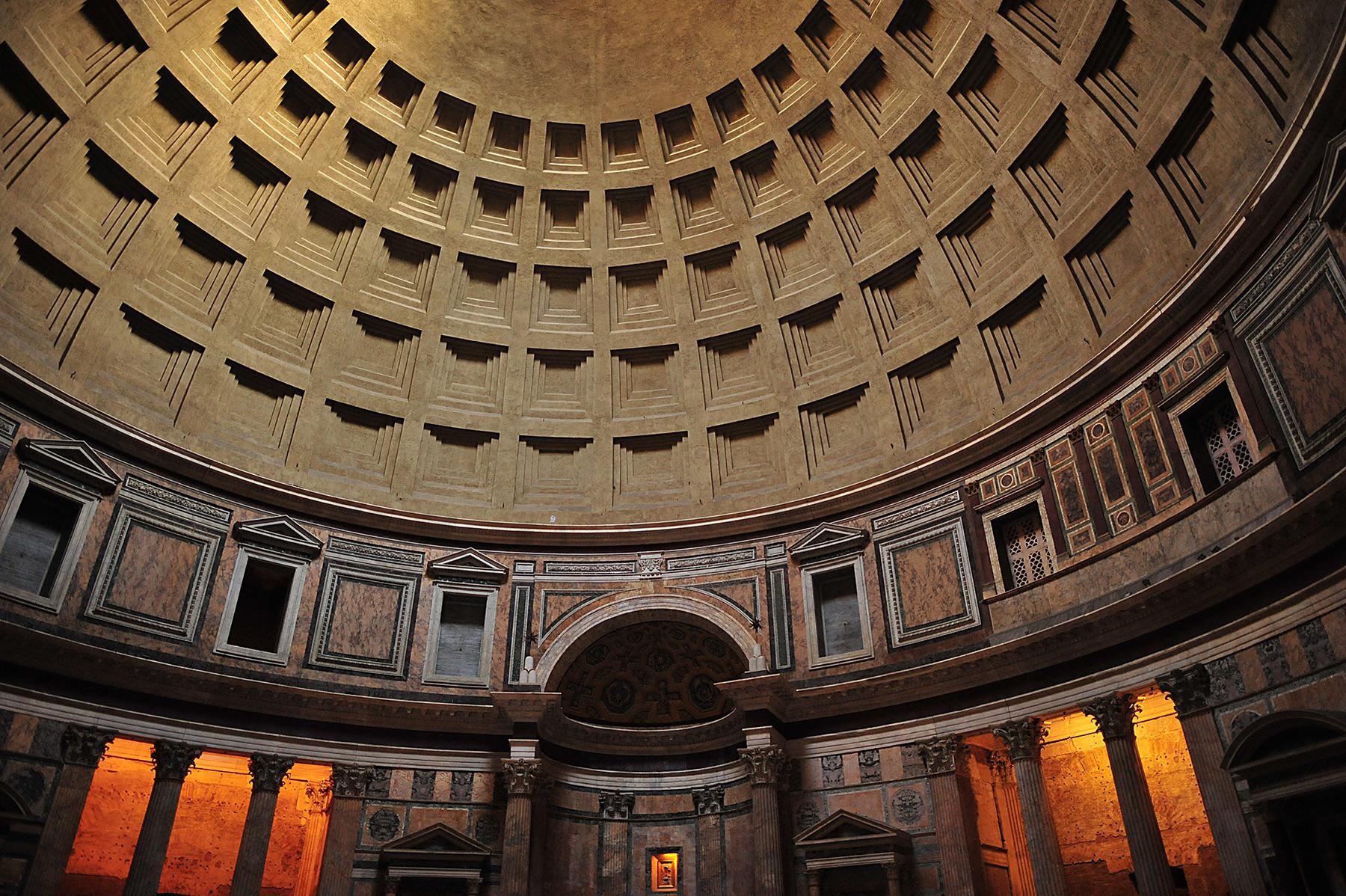 Looking up in the Pantheon, Roma.jpg