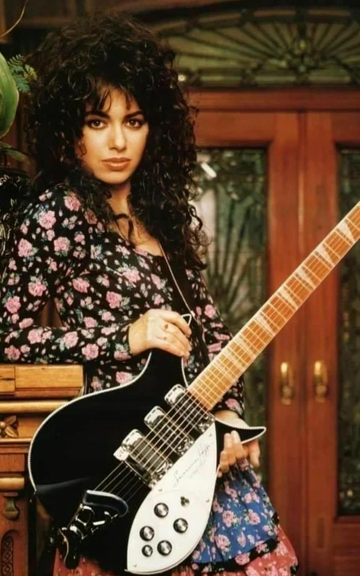 Susanna Hoffs 1988.jpg