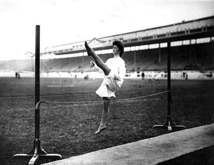The high jump at Olympics games in London, 1908.jpg